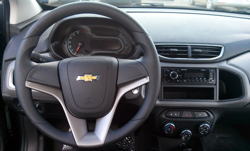 Versões do Chevrolet Onix - Onix 1.0 LT interior