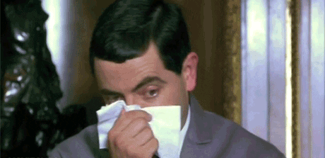 Personagem Mr. Bean assoando o nariz