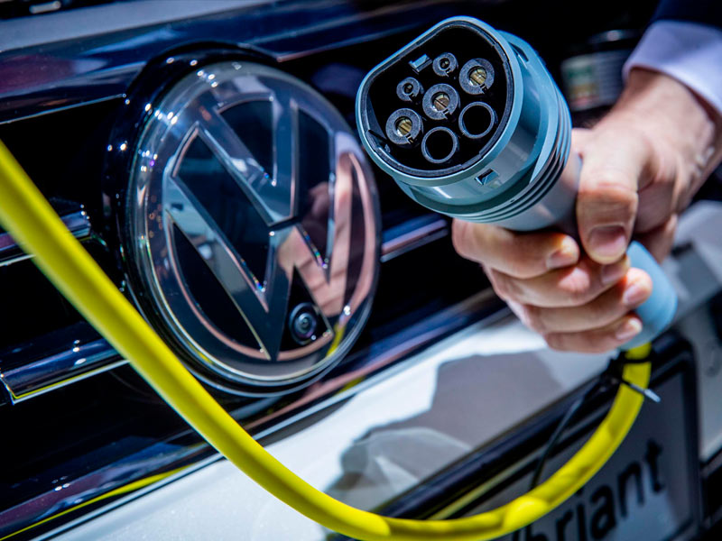 Carros elétricos: Seria o fim do motor a combustão até 2030?